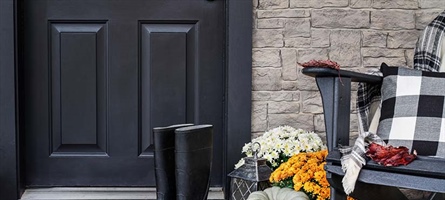 door/entrance decorated with fall decor, leaves, pumpkins and flannel